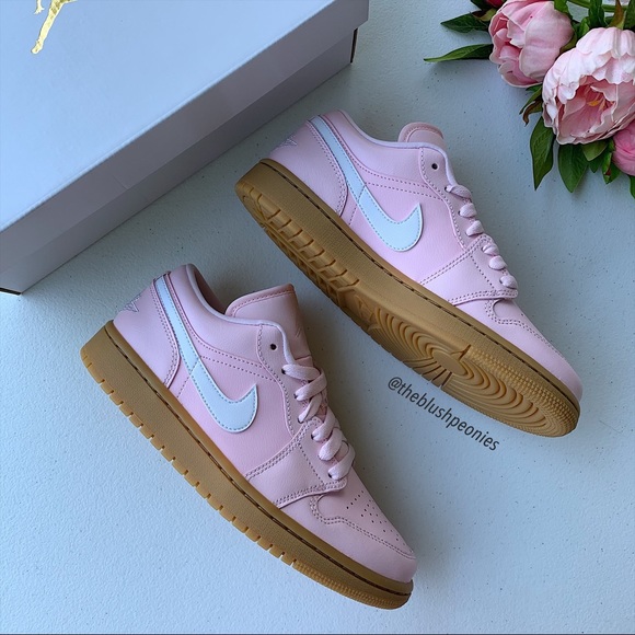 Nike Air Jordan 1 Low NWT - Picture 10 of 13